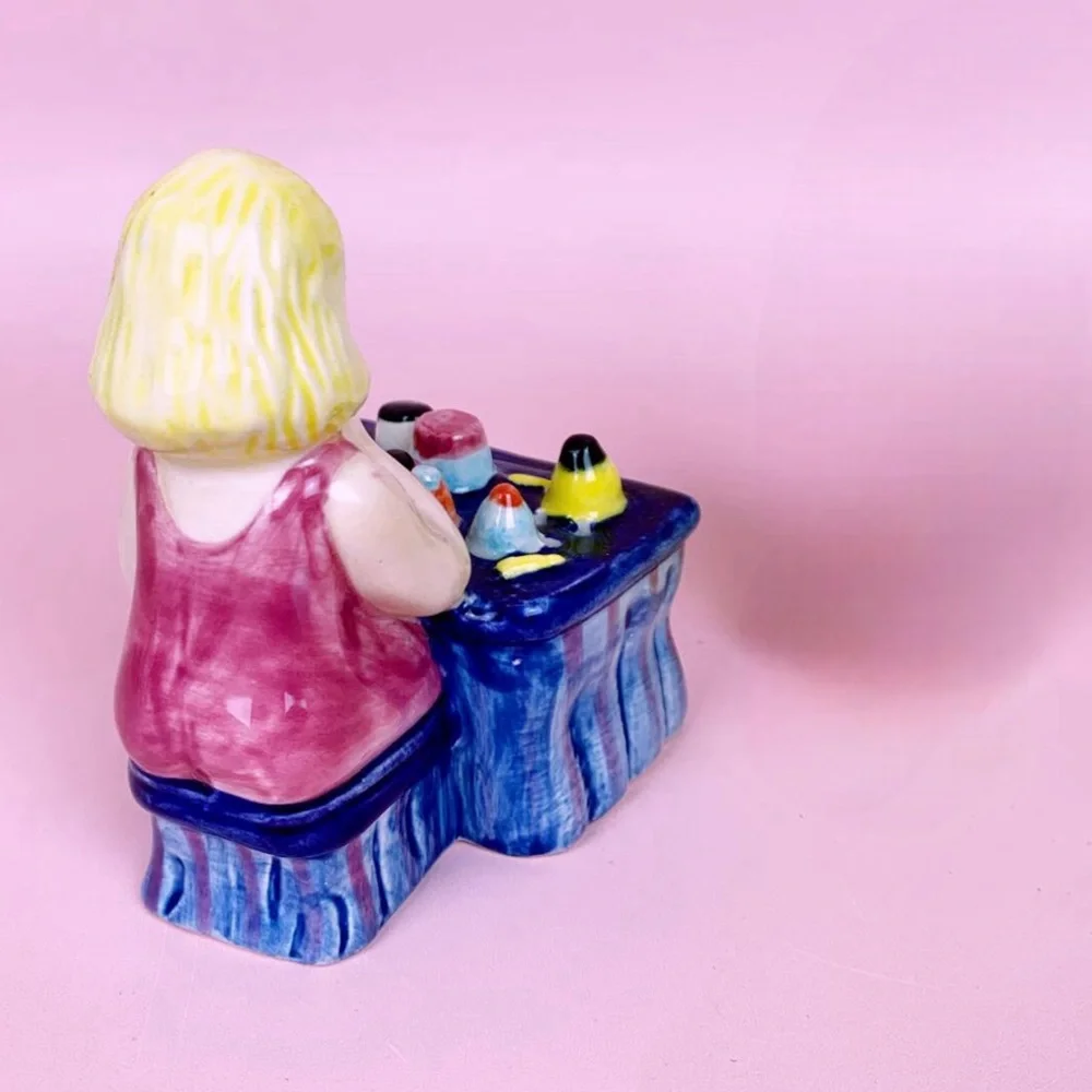 OCI Omnibus Vintage 1980’s Beauty Bar Salt Shaker